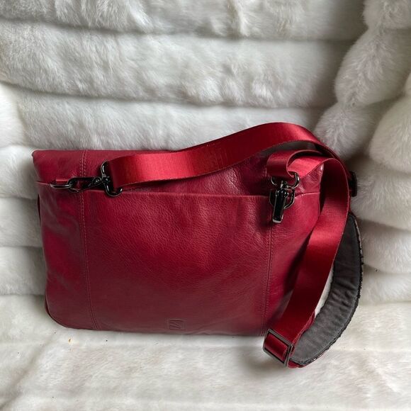 'Tucano One Premium Clutch real leather  red bag for MacBook Air 11 & Ultrabook - Picture 3 of 13